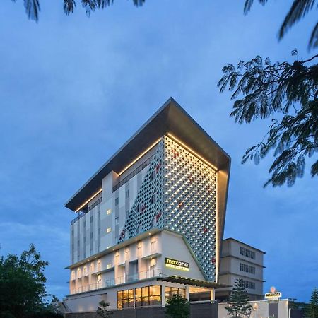 Maxonehotels At Kota Harapan Indah-Bekasi Eksteriør bilde