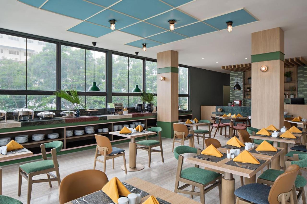 Maxonehotels At Kota Harapan Indah-Bekasi Eksteriør bilde