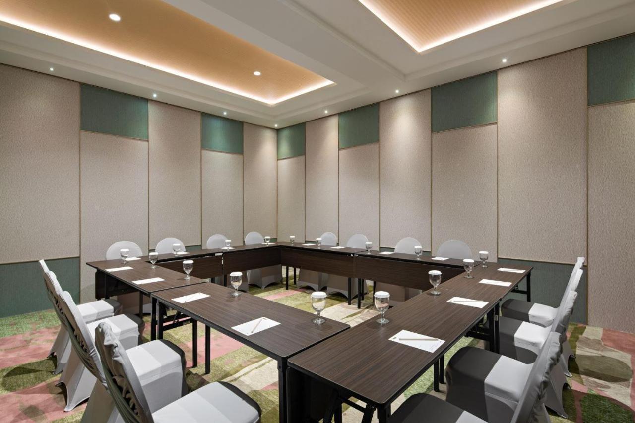 Maxonehotels At Kota Harapan Indah-Bekasi Eksteriør bilde