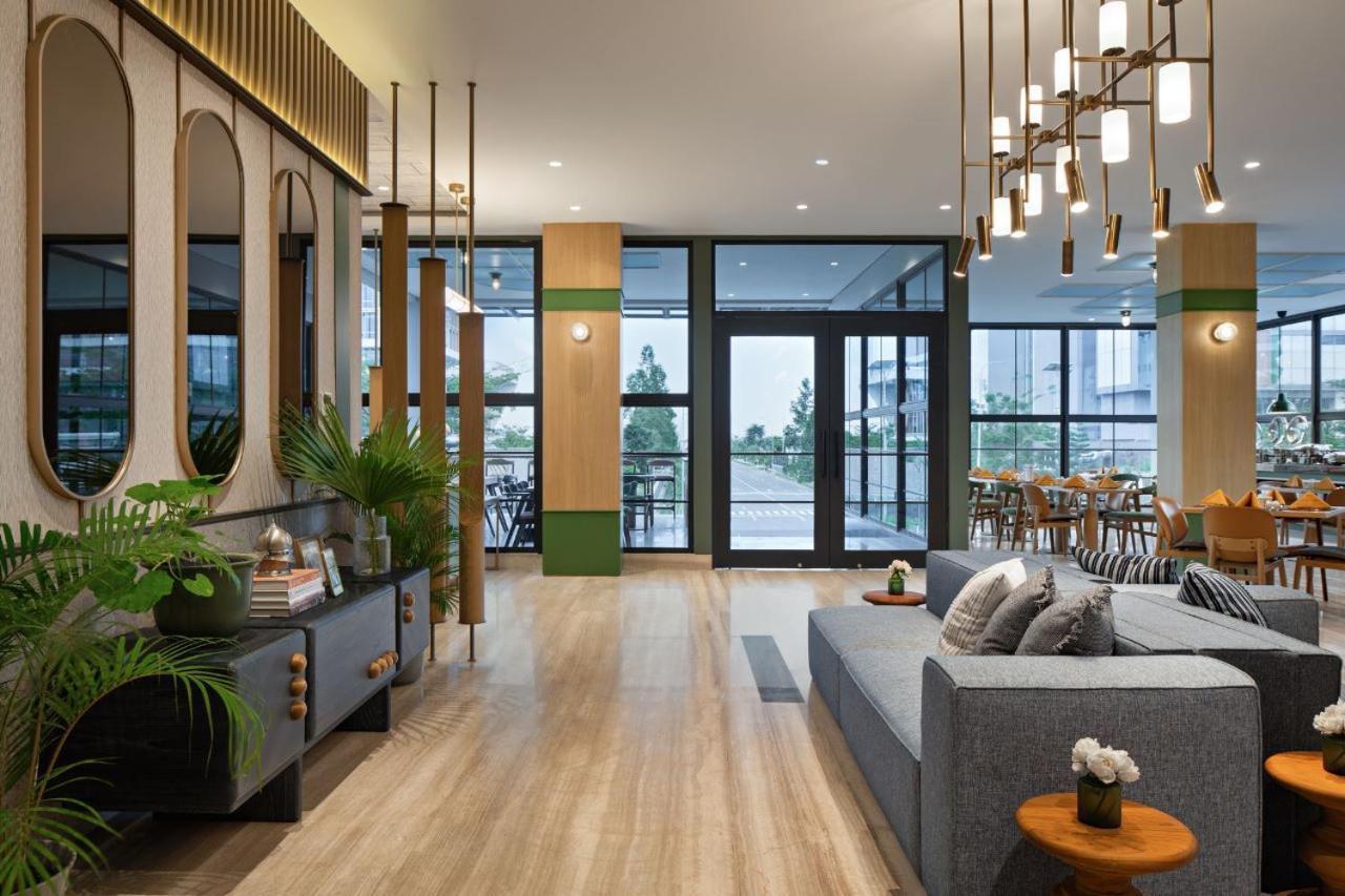 Maxonehotels At Kota Harapan Indah-Bekasi Eksteriør bilde