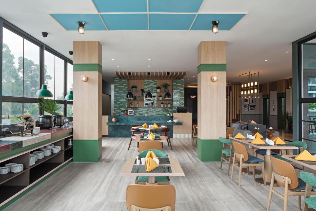 Maxonehotels At Kota Harapan Indah-Bekasi Eksteriør bilde