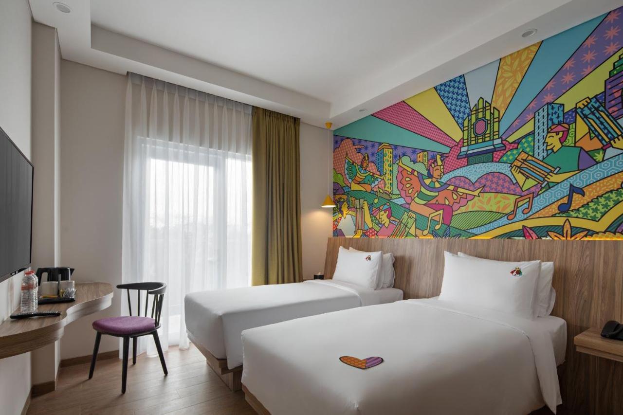 Maxonehotels At Kota Harapan Indah-Bekasi Eksteriør bilde