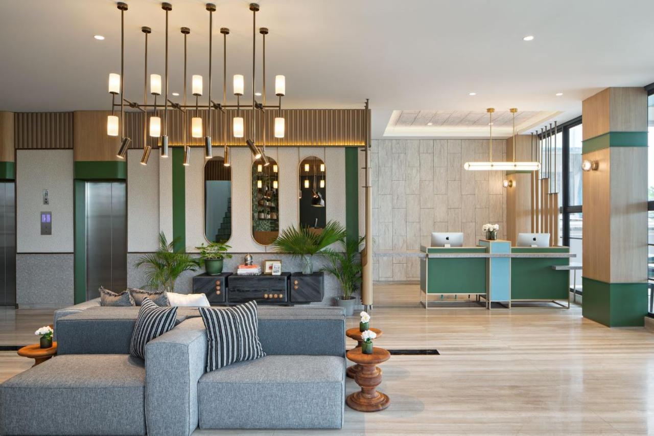 Maxonehotels At Kota Harapan Indah-Bekasi Eksteriør bilde