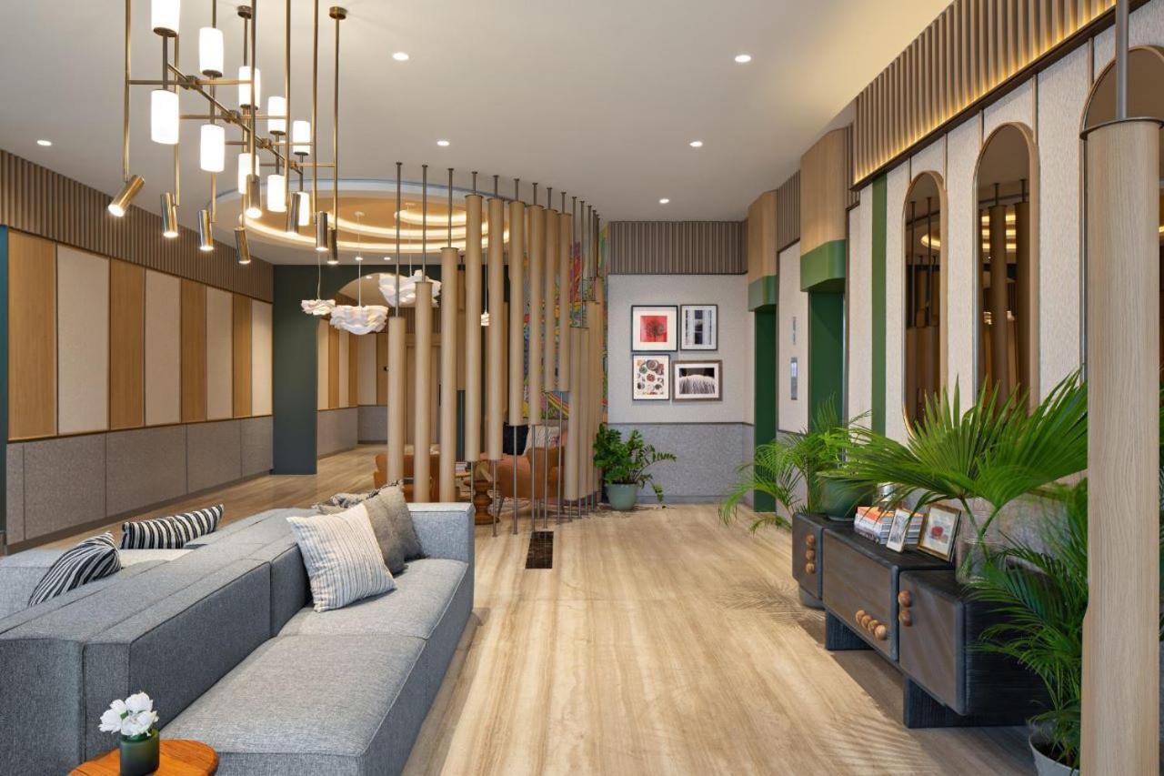 Maxonehotels At Kota Harapan Indah-Bekasi Eksteriør bilde