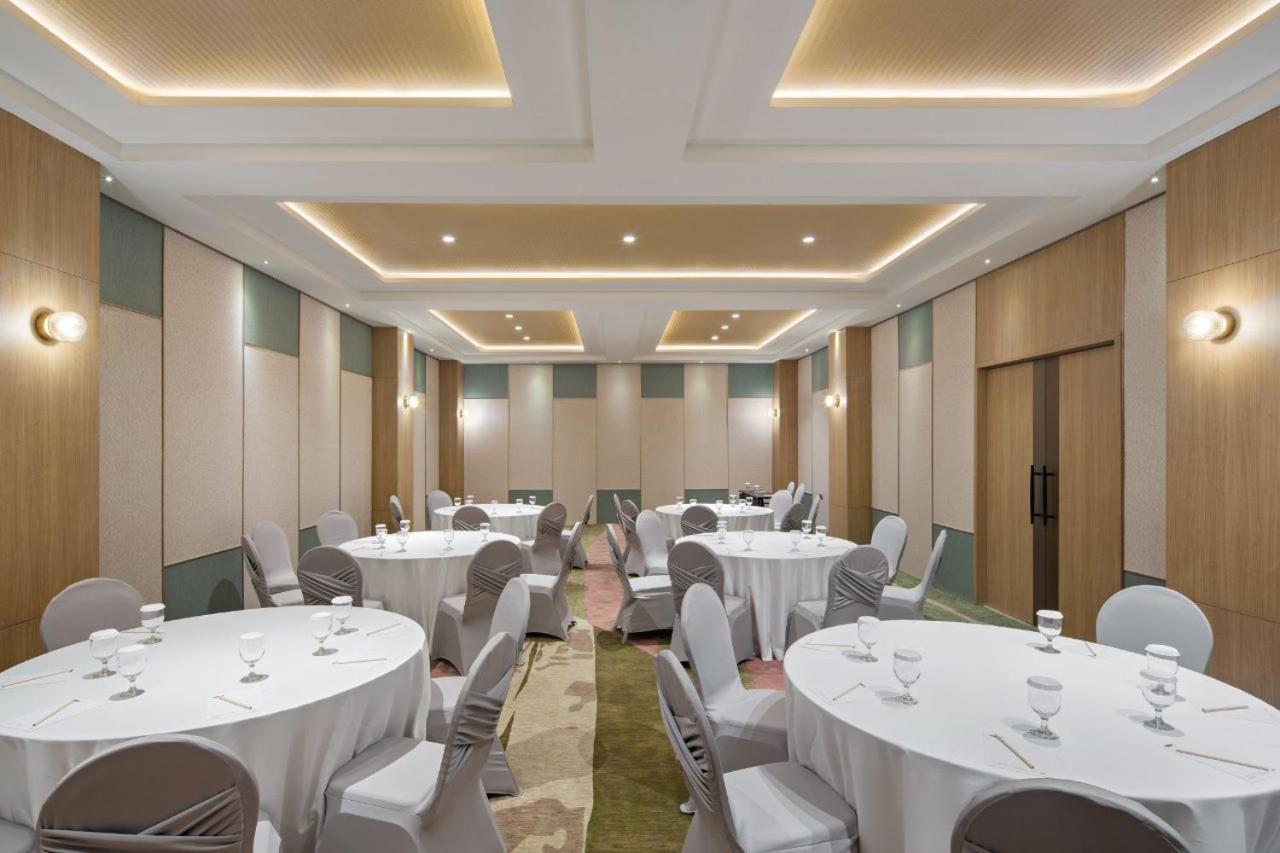 Maxonehotels At Kota Harapan Indah-Bekasi Eksteriør bilde