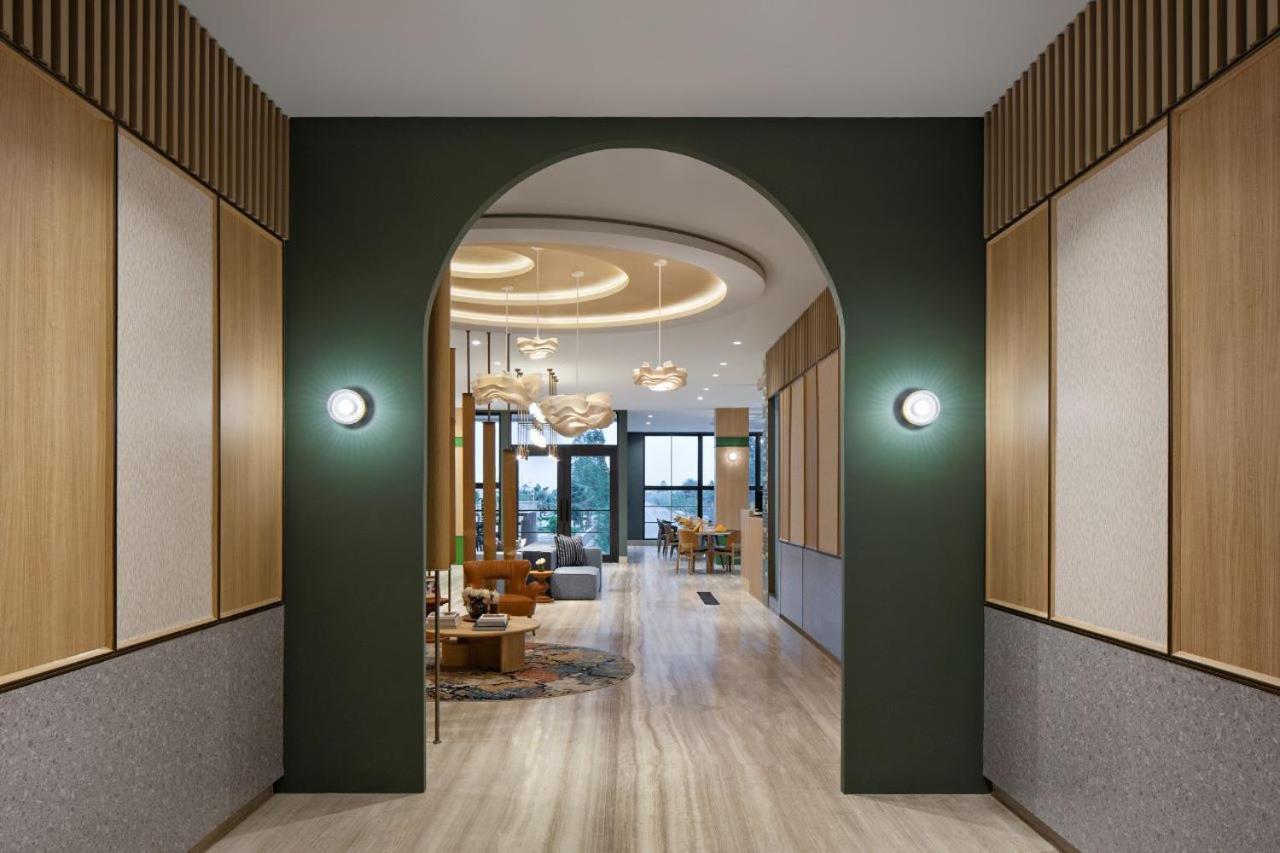 Maxonehotels At Kota Harapan Indah-Bekasi Eksteriør bilde